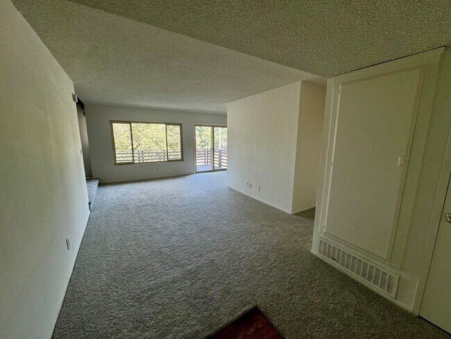 Foto del edificio - 1210 W Lambert Rd