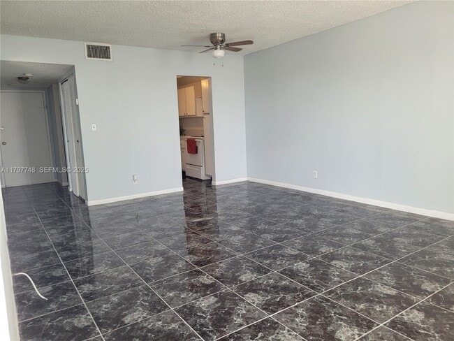 Building Photo - 2025 NE 164th St