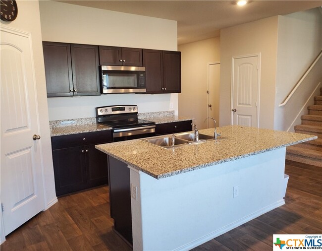 Building Photo - 845 Armadillo Dr
