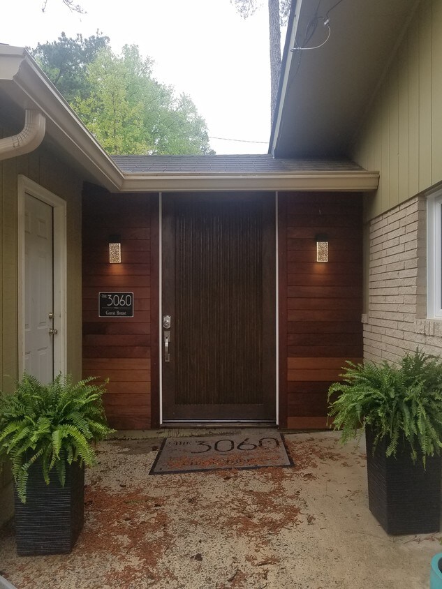 Foto principal - 3060 Sorrento Cir SW