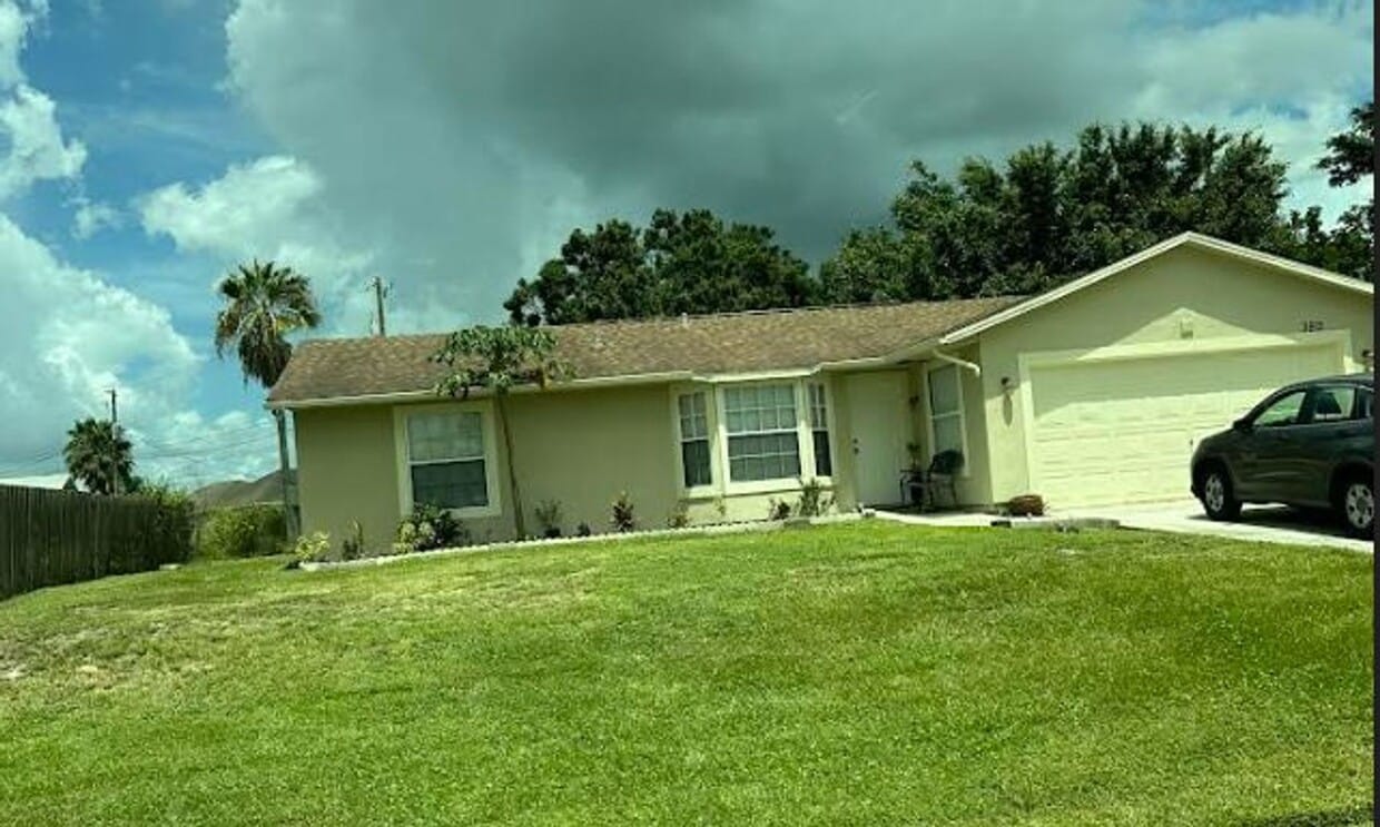 Primary Photo - 3 bedroom 2 bath 2 car garage rental