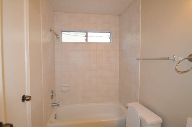 Building Photo - 56 Fallshire Dr