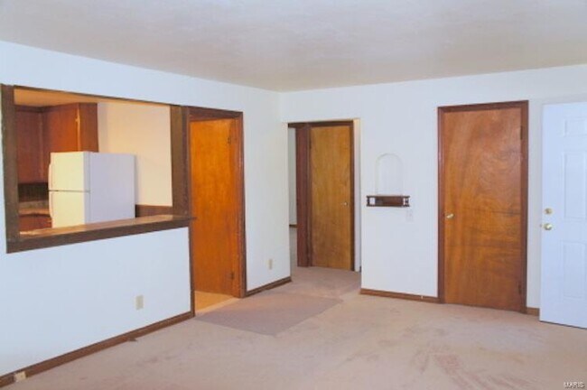 Building Photo - 8 Spruce Dr