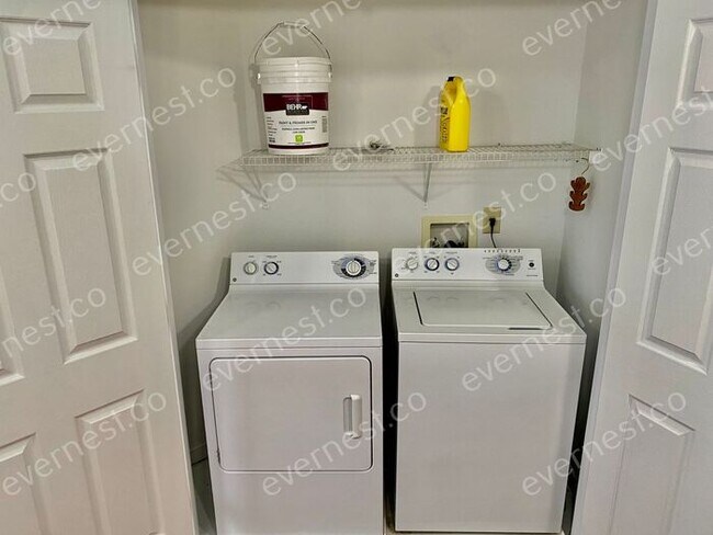 Foto del edificio - 10716 Oceana Ct