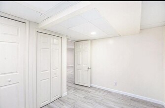 Building Photo - 5055 Scarsdale Dr