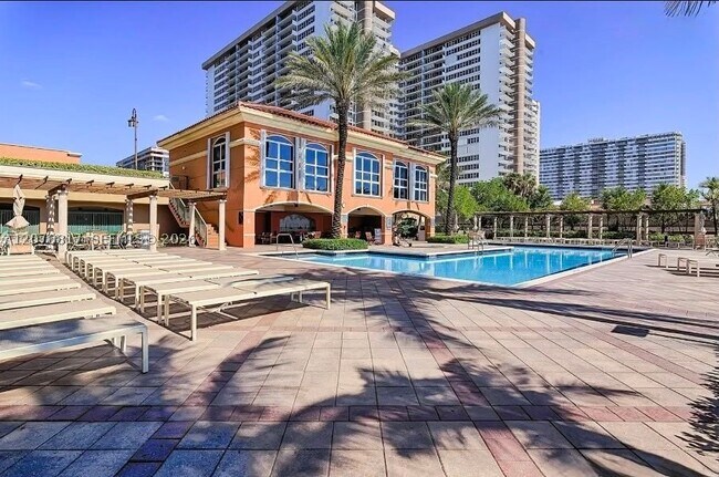 Foto del edificio - 2080 S Ocean Dr