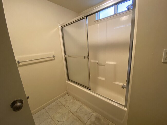 Photo - 1054 Stuart St Apartments