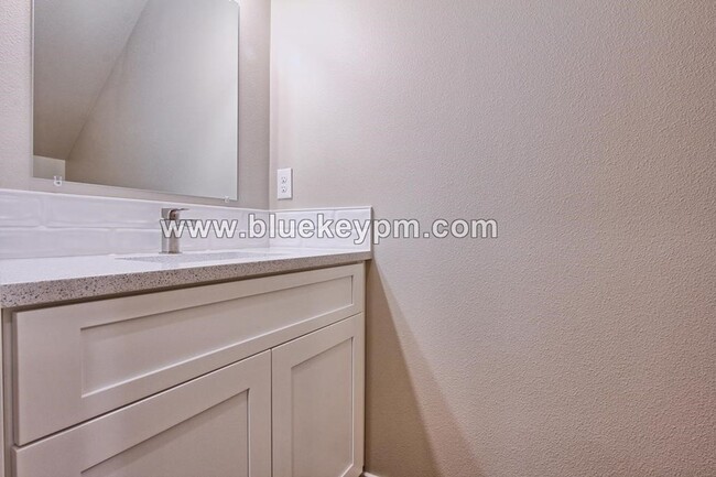 Foto del edificio - BRAND NEW! Unit 207-B:  3 Bed, 2.5 Bath To...