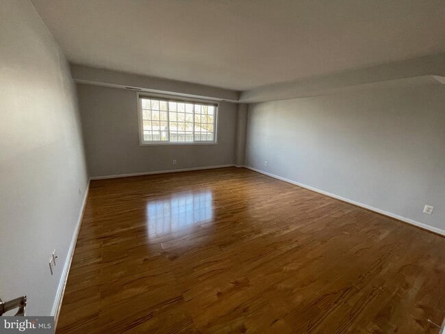 Foto del edificio - 1421 N Van Dorn St