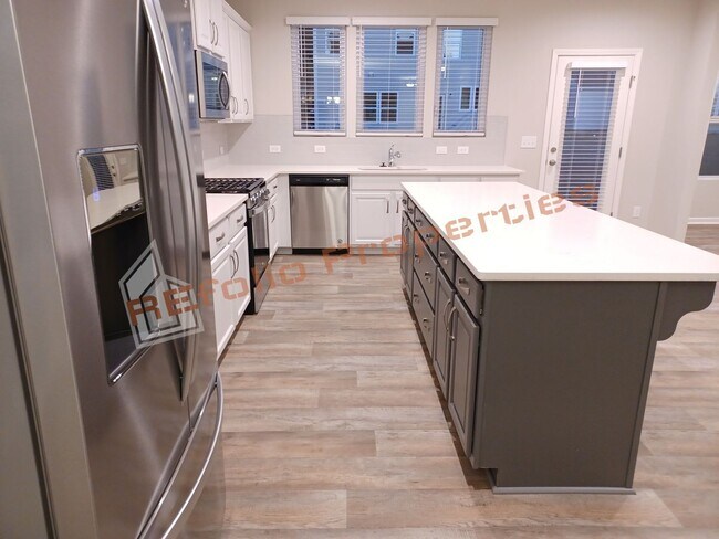 Foto del edificio - Elegant Cul-de-sac Home with 4 Bedrooms, A...