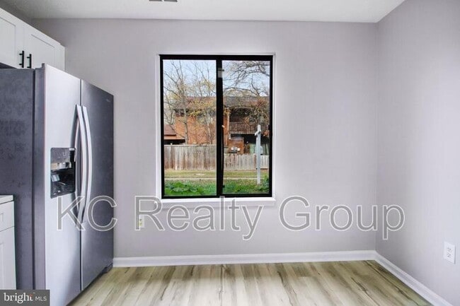 Building Photo - 35 Kings Wharf Pl