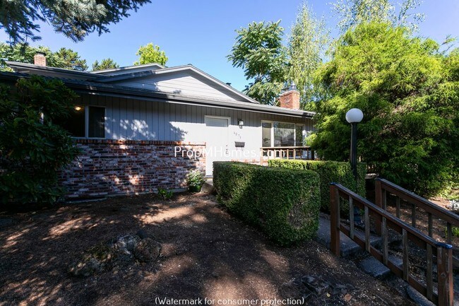 Building Photo - 6073 SW Valley Ave