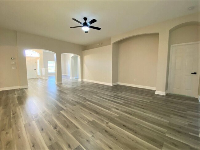 Building Photo - Beautiful 3 Bedroom Home in Ormond Beach!