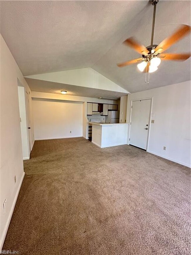 Building Photo - 2 Bedroom 1 Bath Condo