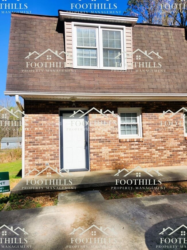 Building Photo - 203 Guthrie Rd