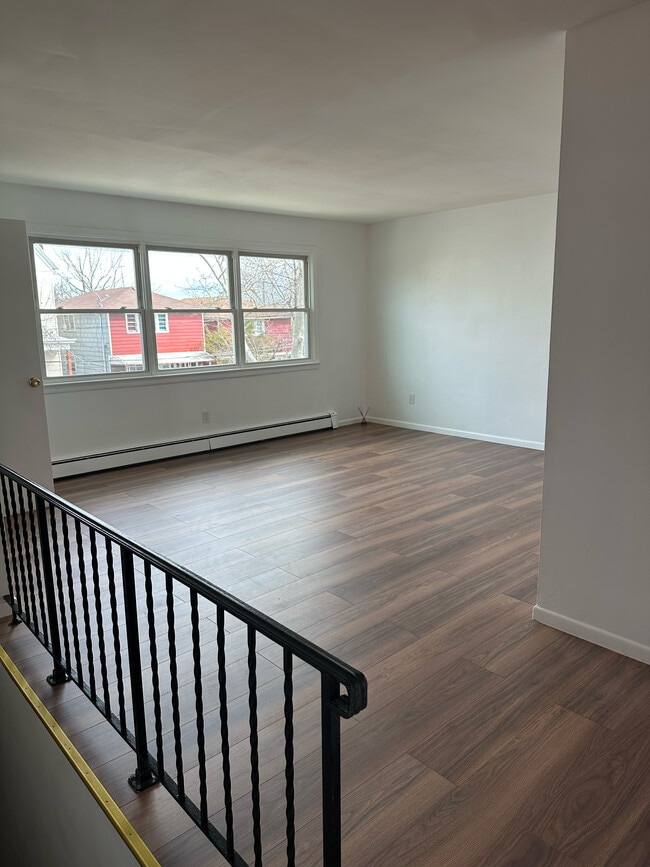 Building Photo - 17 Linden Ave