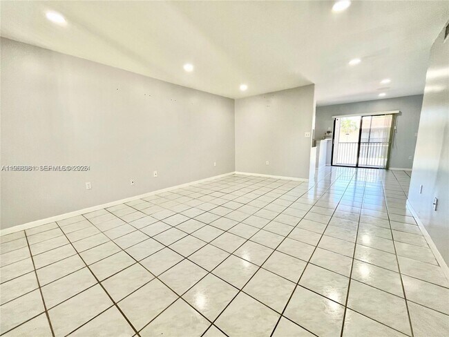 Foto del edificio - 10350 SW 220th St