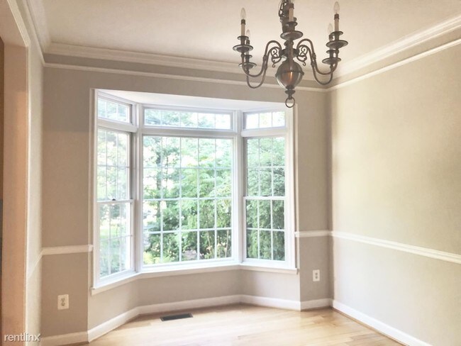 Foto del edificio - 5 br, 4.5 bath House - 5013 Washington Blvd