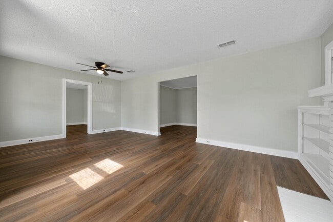 Building Photo - 1511 Maple Ave