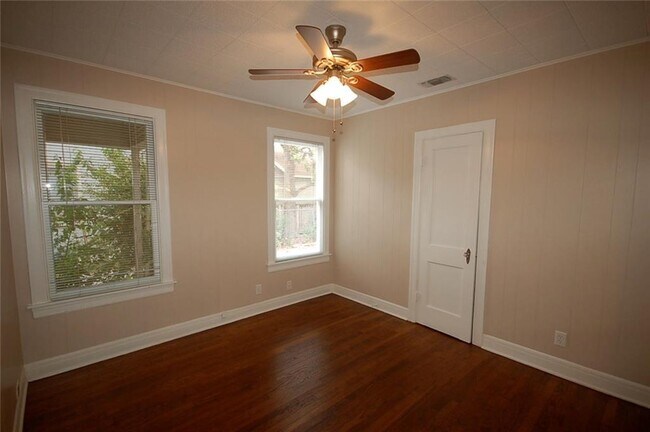 Foto del edificio - 907 E 38th St