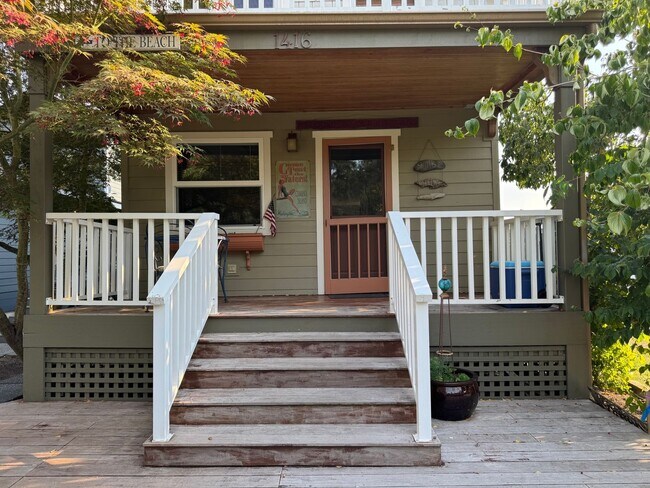 Foto del edificio - Beach House, Fully Furnished, Short Term January-March (includes all utilities and internet)