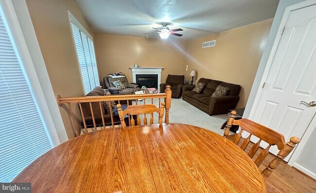 Foto del edificio - 541 7 Trails Dr