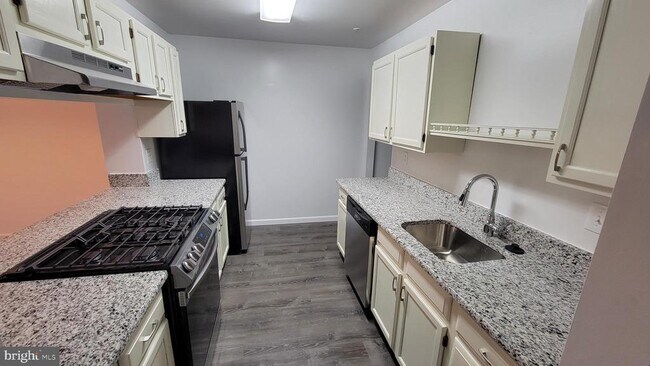 Foto del edificio - 1402 Waters Edge Dr