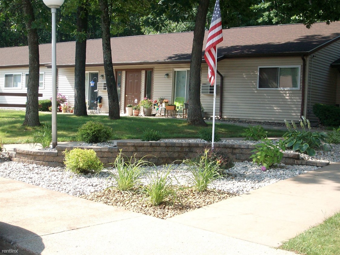Primary Photo - 300 Sand Hill Manor Dr