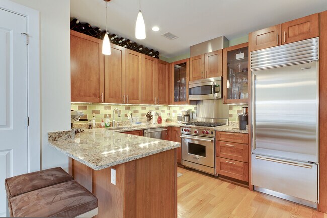 Foto del edificio - Luxury Condo at Landmark Lofts! Parking In...