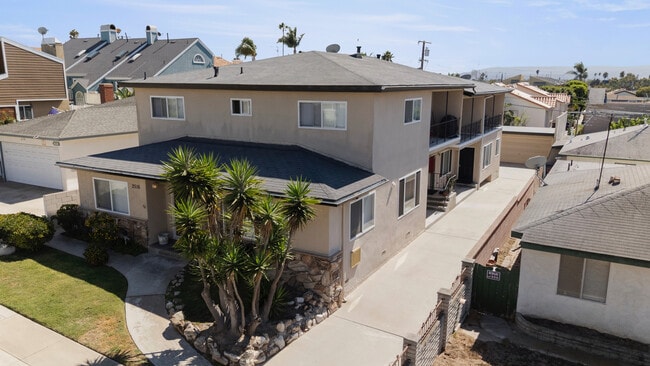 Building with balcony - 2516 Voorhees Ave