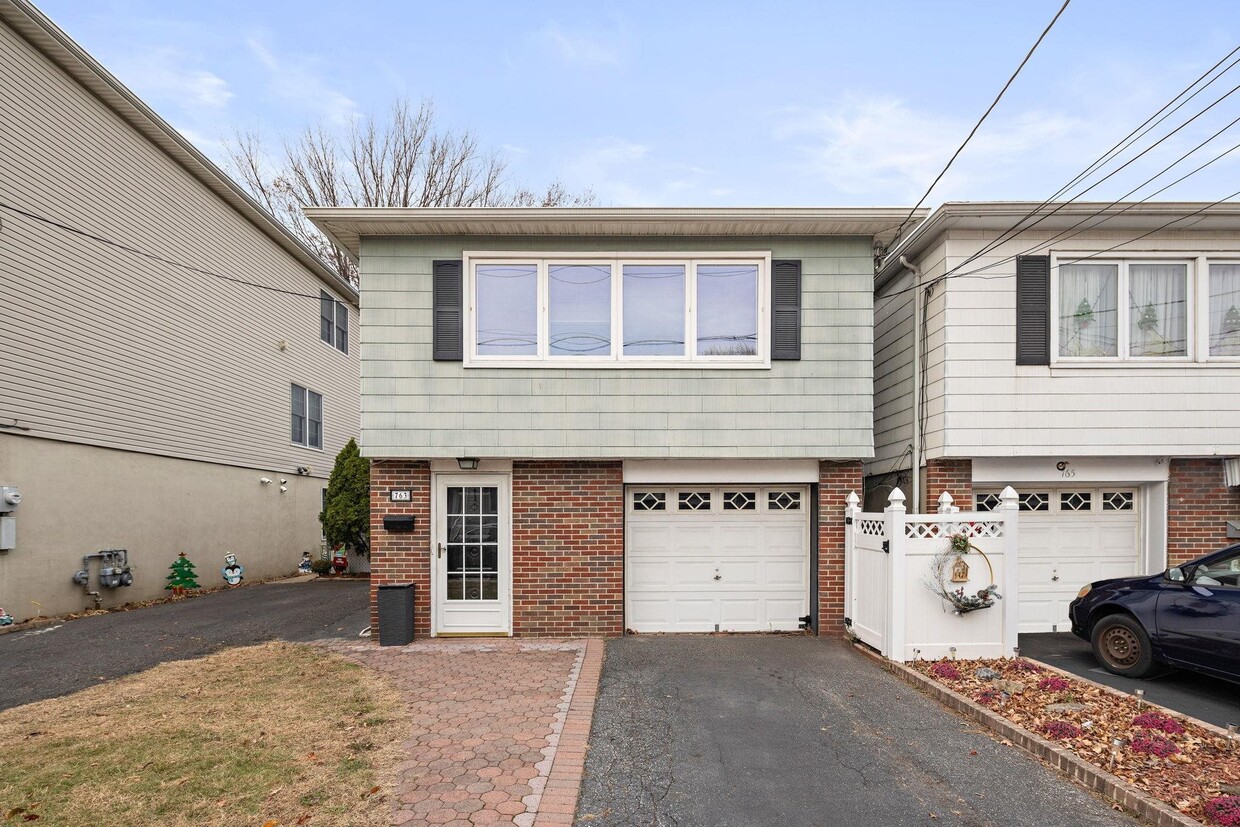 Foto principal - 763 6th St