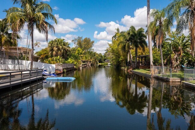 Foto del edificio - 2590 NE 200th St