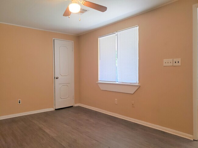 Foto del edificio - Welcome to this newly remodeled, charming ...