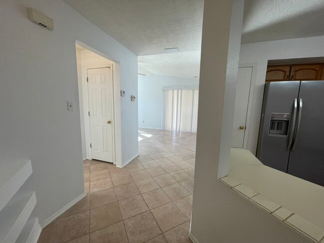 Building Photo - 892 Rebecca Loop NE