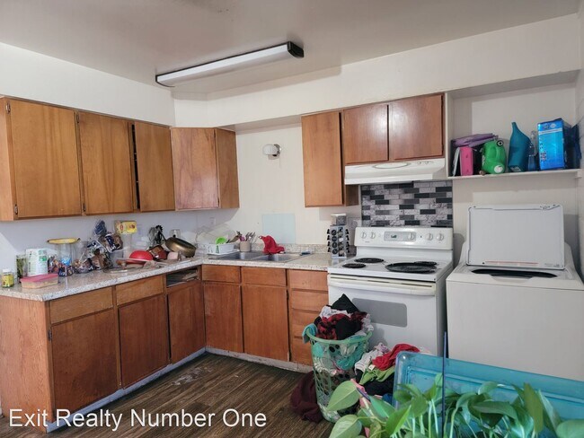 Building Photo - 2 br, 1 bath House - 1619 E. Nelson Avenue