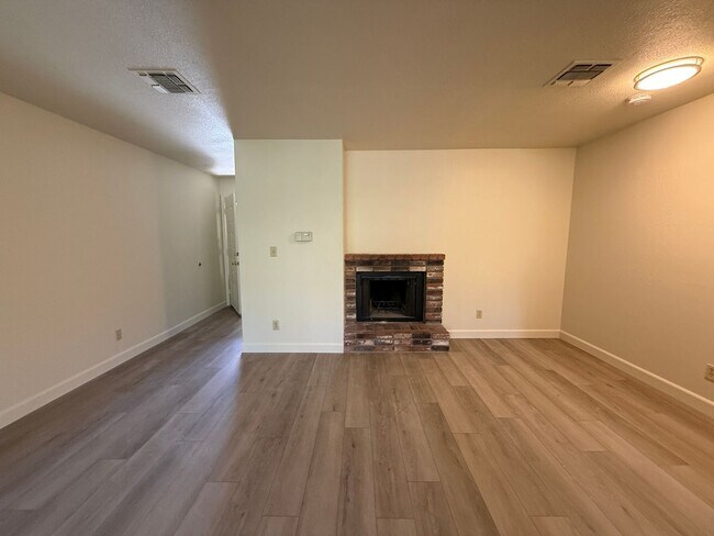 Foto del edificio - 1 Bedroom Condo for Rent South Reno (Donner Creek Village)