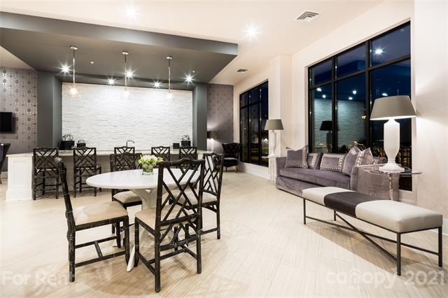 Foto del edificio - 16408 Holly Crest Ln