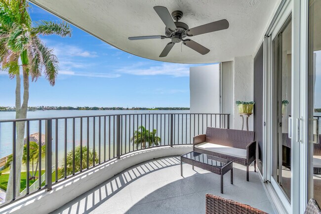 Foto del edificio - 8200 Lakeshore Dr