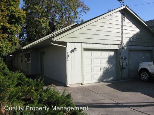Building Photo - 131 Almond St