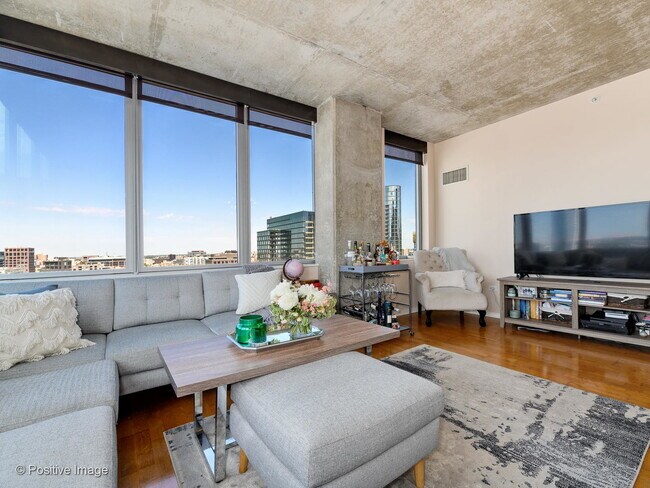 Foto del edificio - 659 W Randolph St