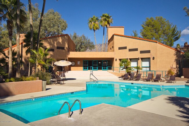 Building Photo - 5051 N Sabino Canyon Rd
