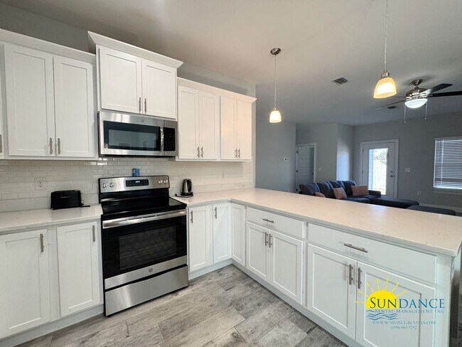 Foto del edificio - FURNISHED 3-Bedroom, 2-Bath Home with Premium Features in Navarre, Florida!