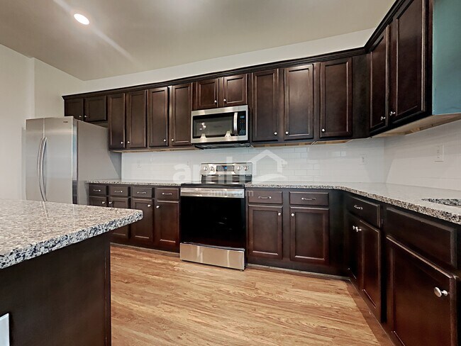 Building Photo - 103 Fairway Crossing Way
