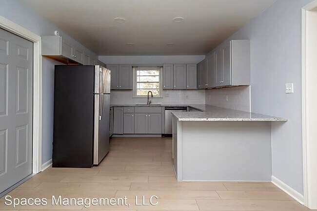 Building Photo - 7 Hickory Ln