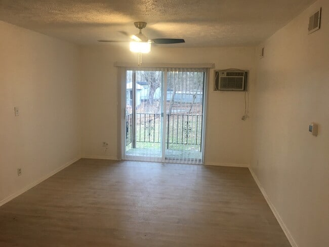 Foto del edificio - Willow Tree Apartments