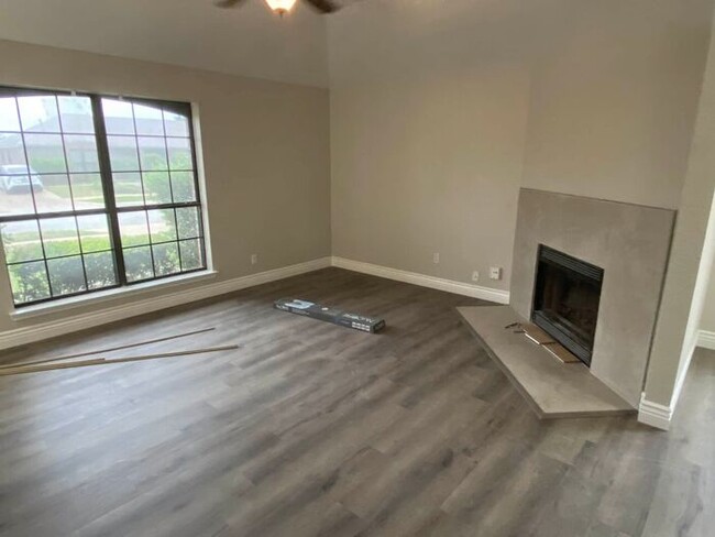 Foto del edificio - FULLY UPDATED Duplex for rent in Euless in...