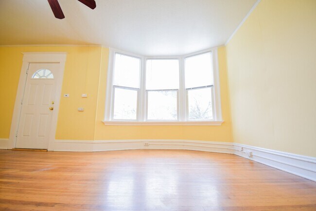 Building Photo - CLE-4637