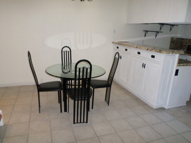 Foto del edificio - UTC 3 bedroom Townhome