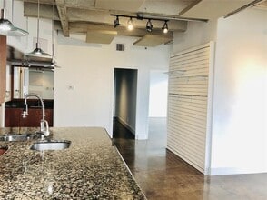 Building Photo - 2016 Main St