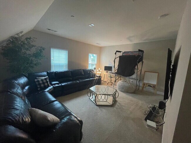 Foto del edificio - 202 Cooper Ledge Cir